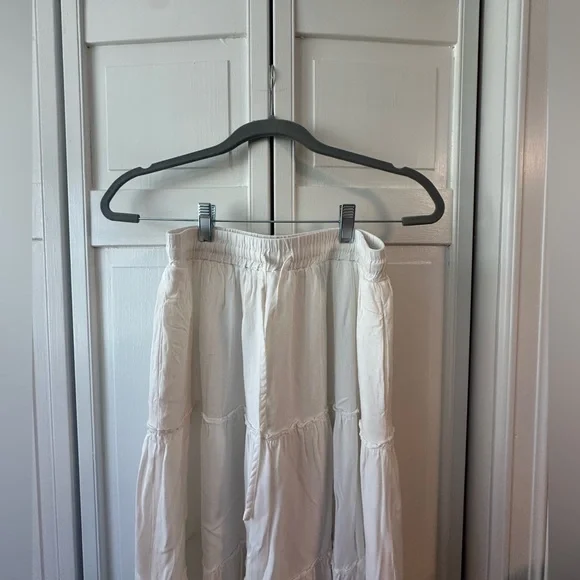 Flowy White Maxi Skirt - Picture 4 of 5